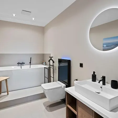 Luxus Meerblick & Sauna & Garten & Heimkino Apartament *